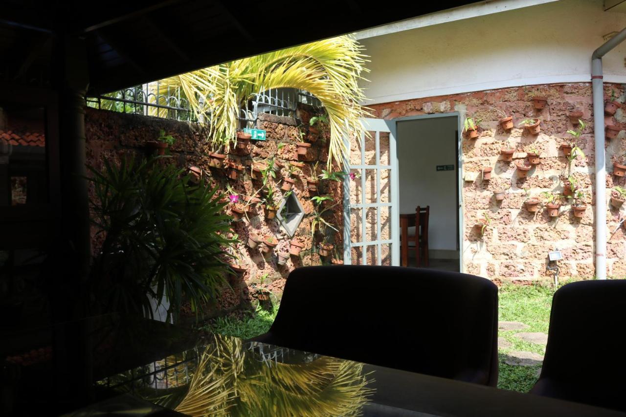 Pavana Hotel Negombo Exterior photo