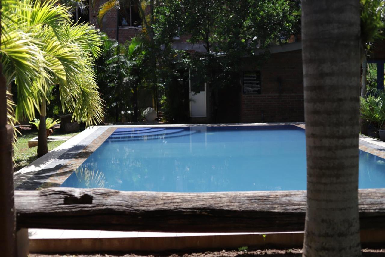 Pavana Hotel Negombo Exterior photo