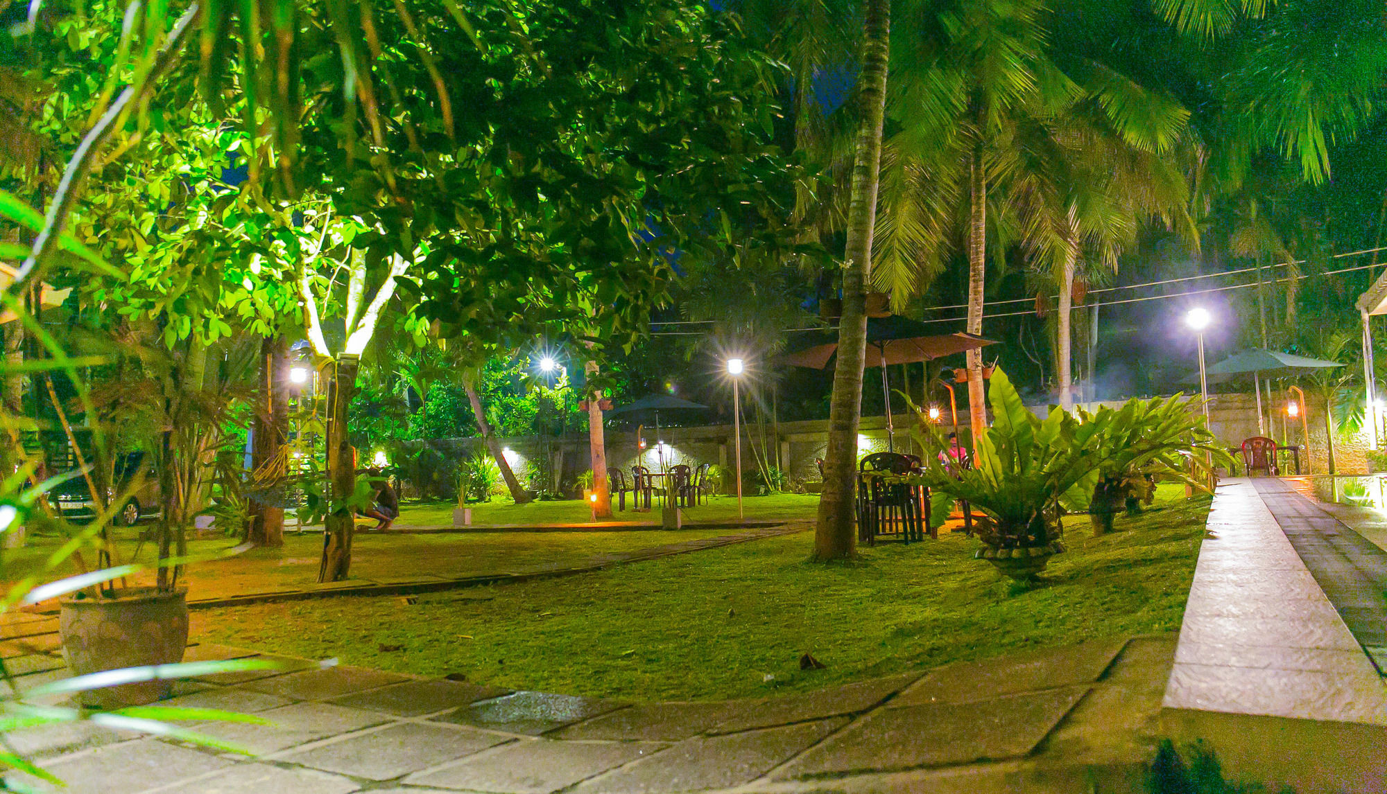 Pavana Hotel Negombo Exterior photo